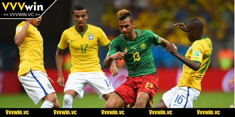 Các hình thức ra lệnh phát trên sân bóng 